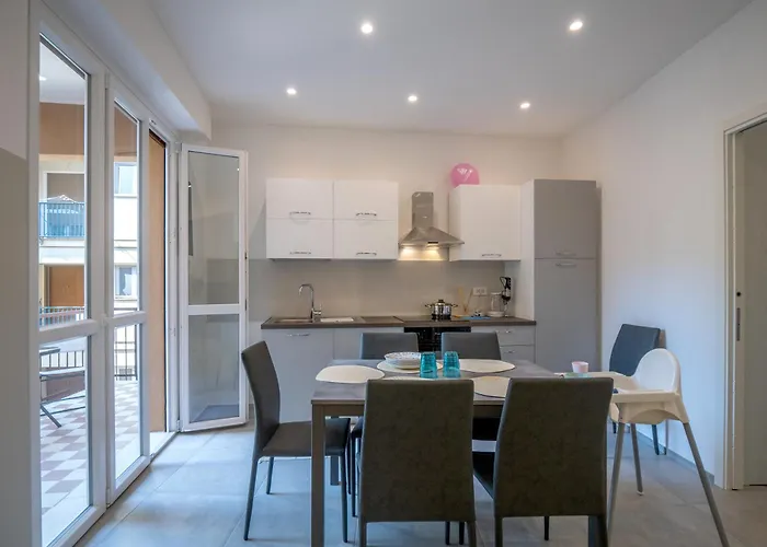 Babyaccomodation Family Bright Lägenhet Pietra Ligure
